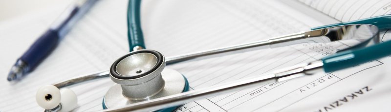 Arrêt maladie : un simple tour de passe-passe budgétaire pour faire payer les entreprises ?